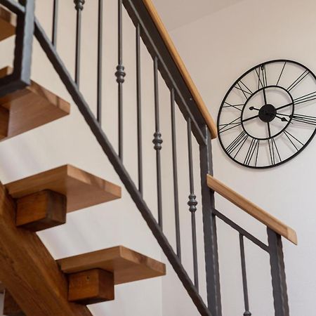 La Guardia Apartment With Free Private Parking غييكا المظهر الخارجي الصورة