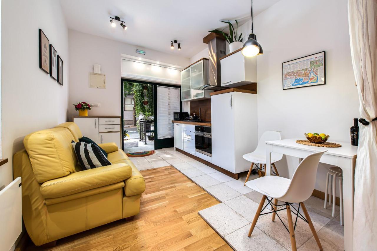 La Guardia Apartment With Free Private Parking غييكا المظهر الخارجي الصورة